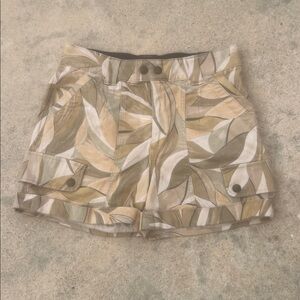 Democracy "Ab" Solution Women's Tan Leaves Cargo Shorts Size 8